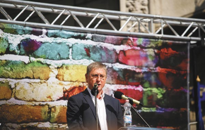 DK-rendezvényen történtek még nem hozták Gyurcsányt ilyen helyzetbe